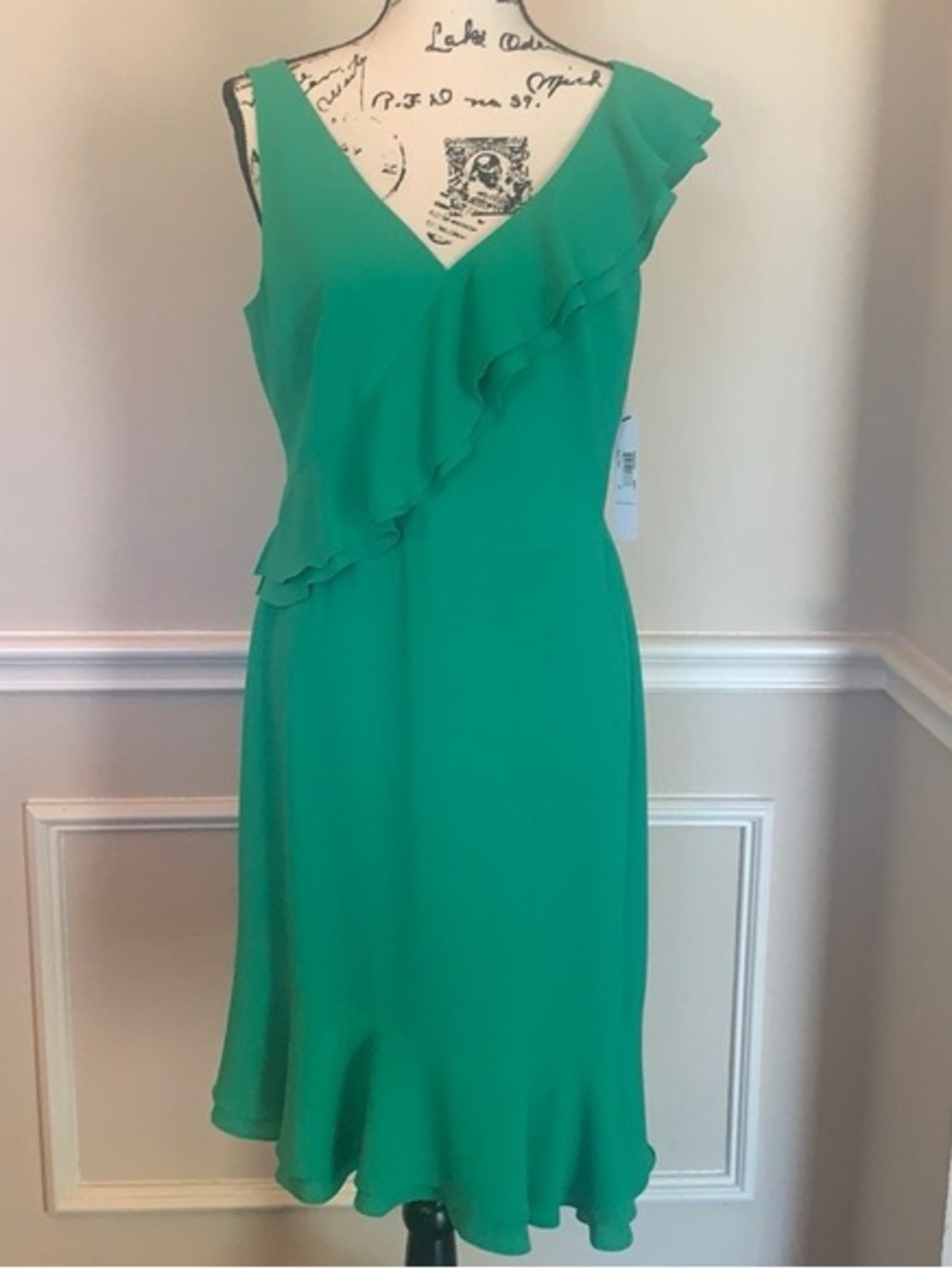 Maggy London Kelly Green Sleeveless Ruffle V-Neck Midi Dress